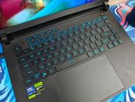 The ROG Strix Scar 16 bundles a decent keyboard and trackpad (Image via Sportskeeda)